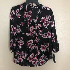 A. BYER Womens shirt Size: Medium  NEW!